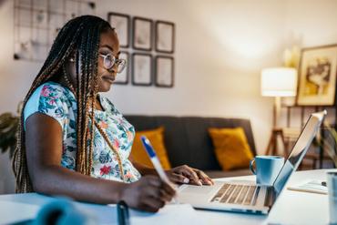 Pros & Cons of Online Community College (2025)