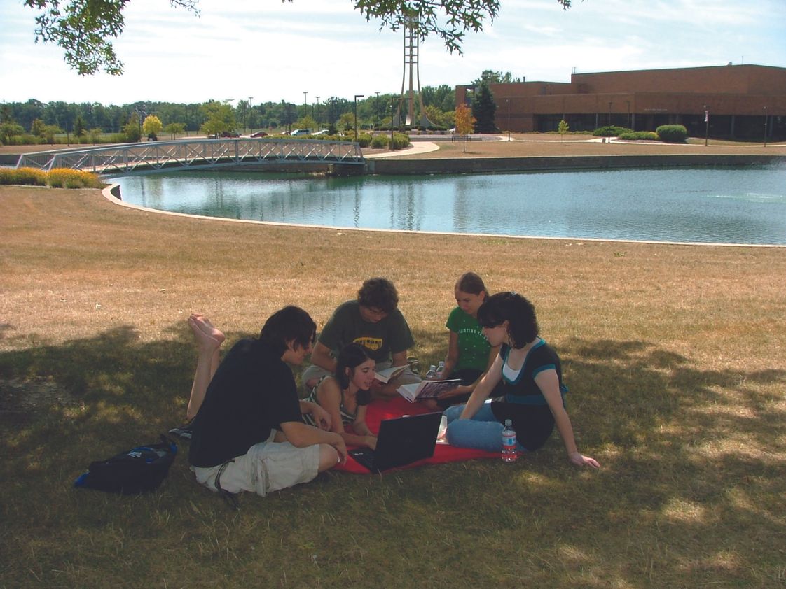 Marion Technical College Photo - Studying outdoors with friends.